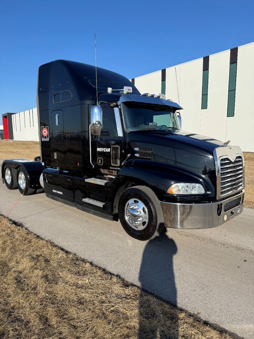 2016 MACK CXU613 - USED TRUCKS SLEEPER - image 8